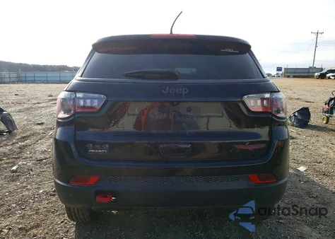 2022 Jeep Compass Trailhawk z USA, uszkodzony, nr VIN 3C4NJDDB8NT117289